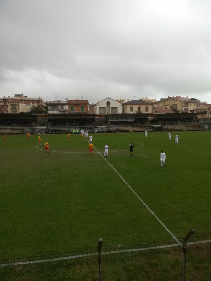 Calcio Campionato Serie D Girone F Crollo Del Vastogirardi Sul Campo Del Giulianova